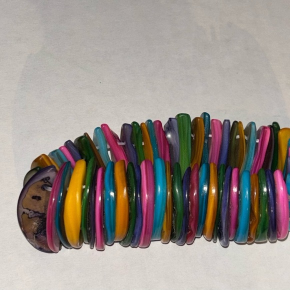 Multicolor Shell Bracelet - Picture 2 of 3